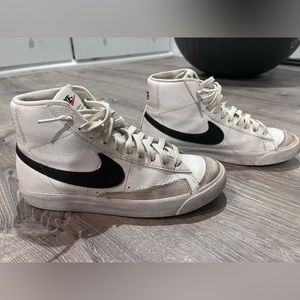 Women’s Nike Blazers Mid ‘77